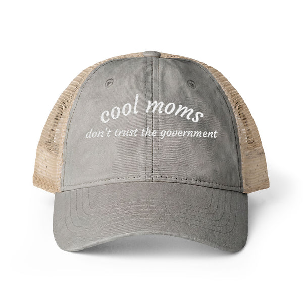 Cool Moms Don’t Trust The Government - Women's Washed Mesh-Back Cap