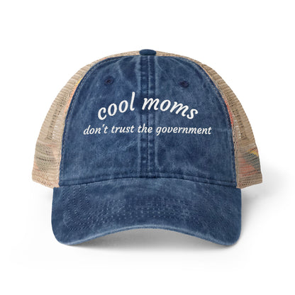 Cool Moms Don’t Trust The Government - Women's Washed Mesh-Back Cap