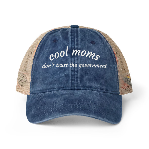 Cool Moms Don’t Trust The Government - Women's Washed Mesh-Back Cap